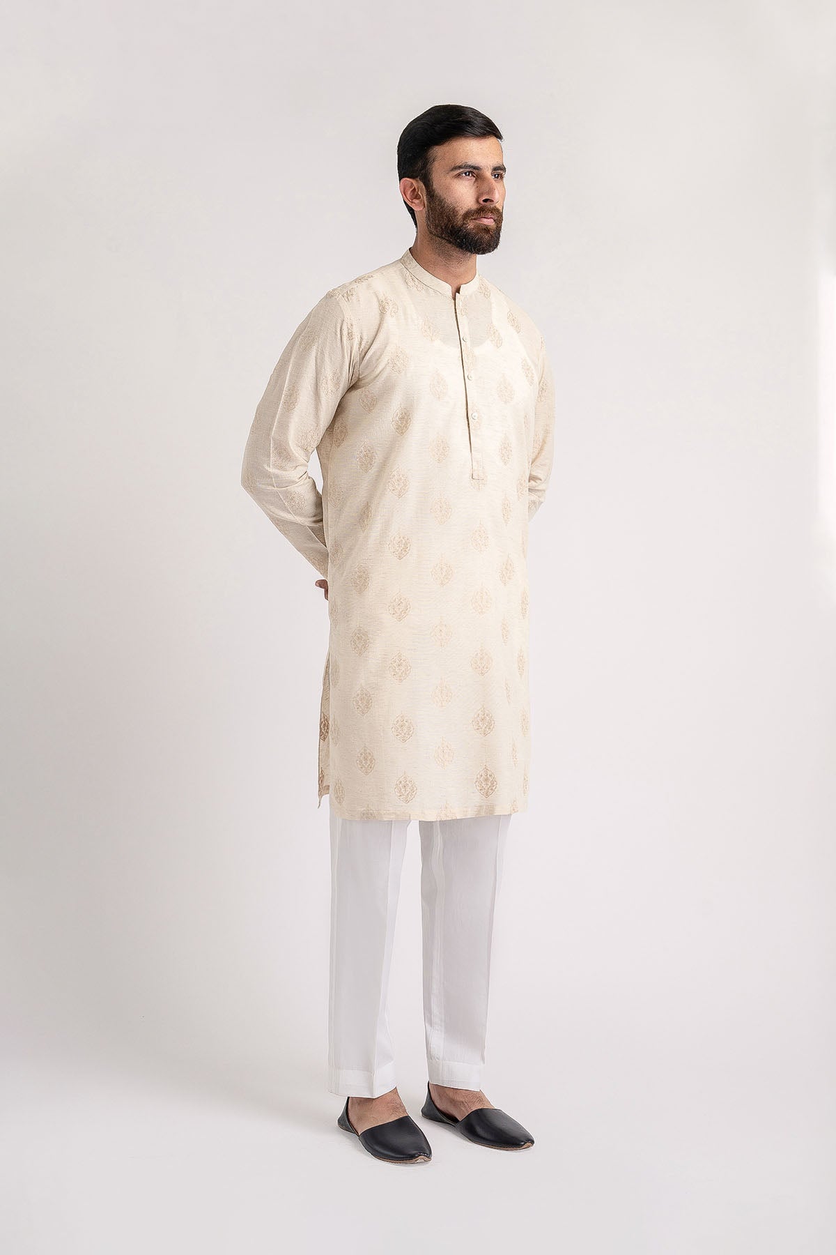 EMBROIDERED-KURTA-O-WHITE