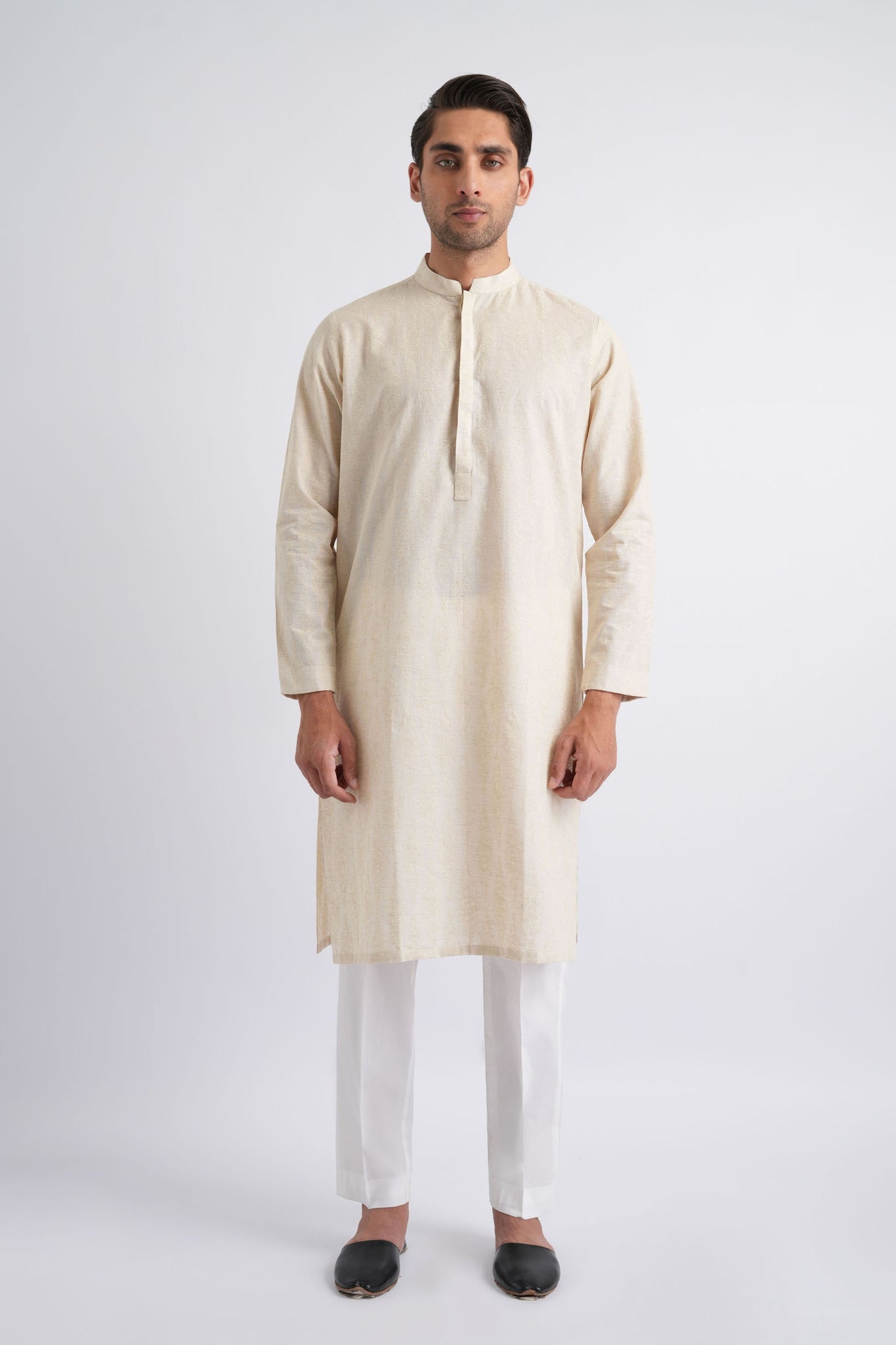 EMBROIDERED-KURTA-O-WHITE