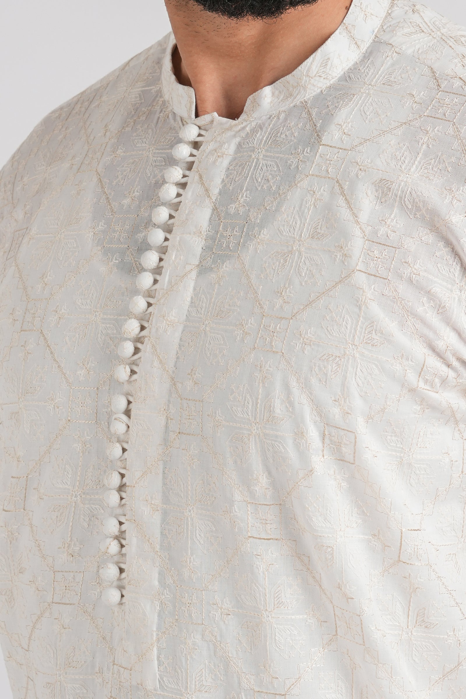 EMBROIDERED-KURTA-WHITE EMBROIDERED KURTA